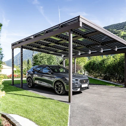 Elektroauto unter Carport mit Solardach eine moderne und nachhaltige Abstell- und Energielösung